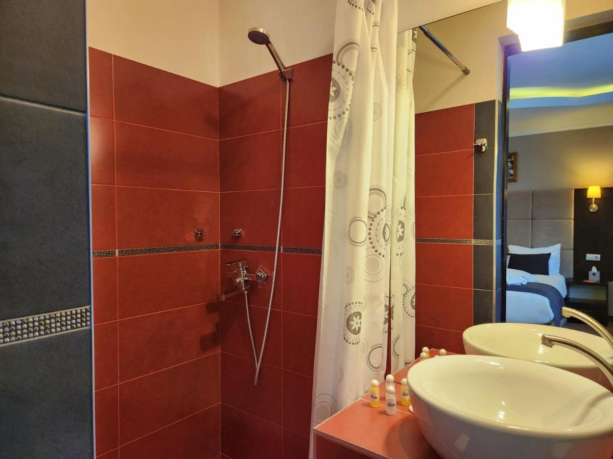 Shadow Boutique Hotel & Spa Chişinau Exteriör bild